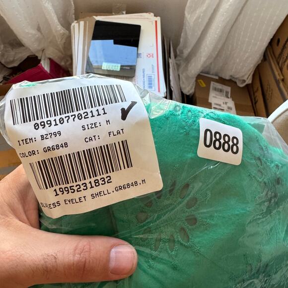 J.Crew Eyelet Shell Tank Top SZ M Dublin Green Lined Sleeveless Crew Neck Cotton - Picture 8 of 8